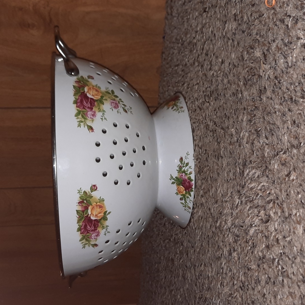 Royal Albert Old Country Roses colander